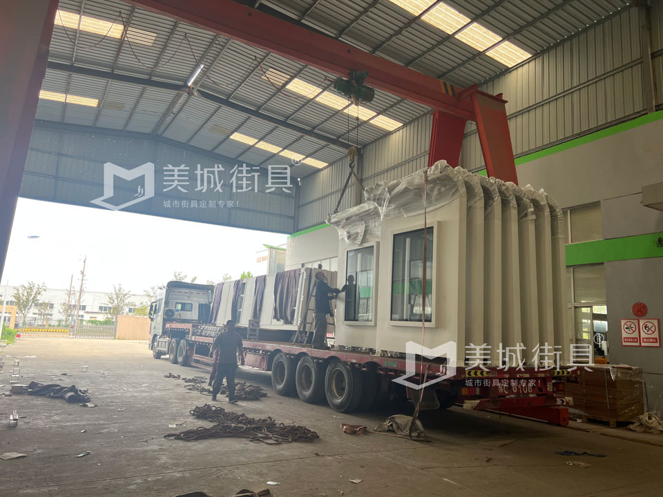 江蘇美城街具為新疆定制公交站臺第三批批發(fā)貨案例 江蘇美城街具為新疆定制公交站臺第三批批發(fā)貨案例